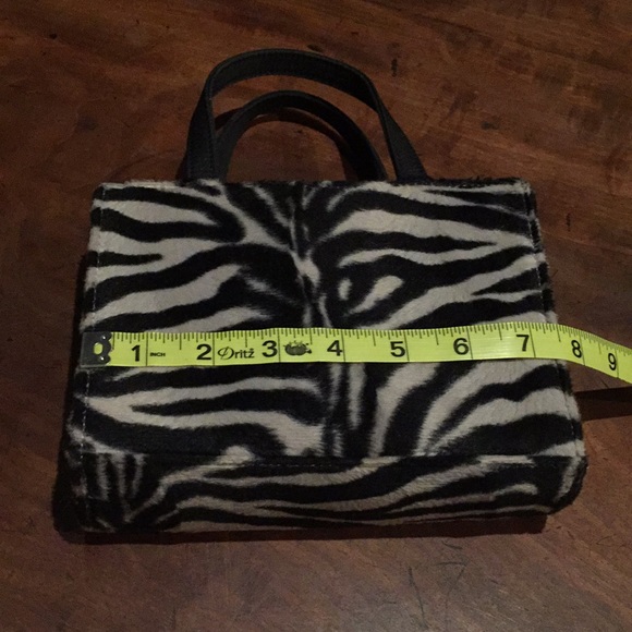 Esprit Zebra Purse with detachable shoulder strap - Picture 5 of 12